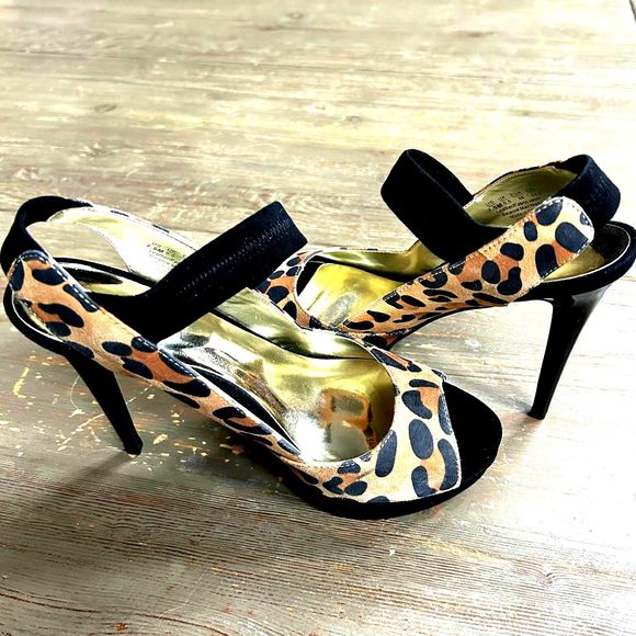 Carlos Santana Women's Suede Leopard Print Peep Toe Platform Stiletto Pumps NIB - Picture 12 of 16